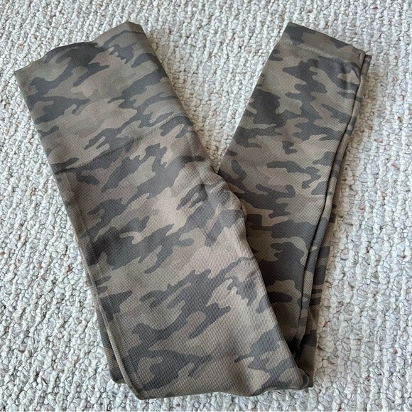 SPANX Women's Cropped Look at Me Now Seamless Leggings - Picture 5 of 10